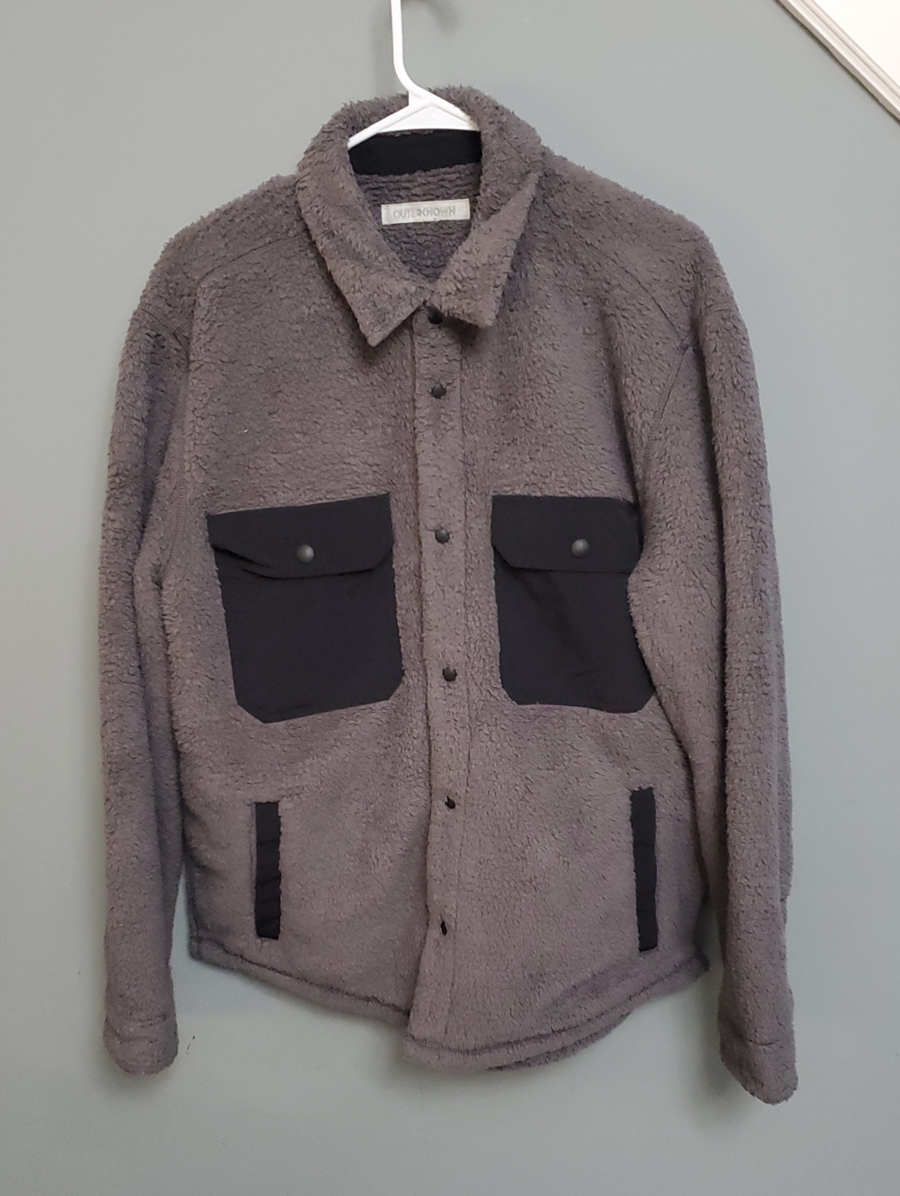 Mens OUTERKNOWN Gray Sherpa Shirt Jacket with Black Pocket Panels (sz L)